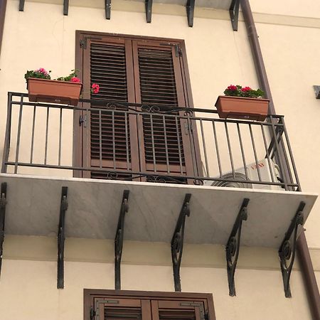 Reginella B&B Palermo Bagian luar foto